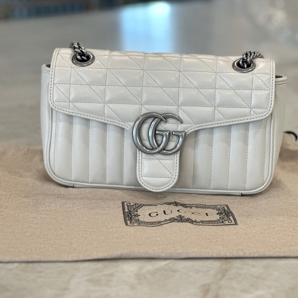 LIKE NEW AUTHENTIC GUCCI GG MARMONT LEATHER OFF WHITE CREAM QUILTED CROSS BODY